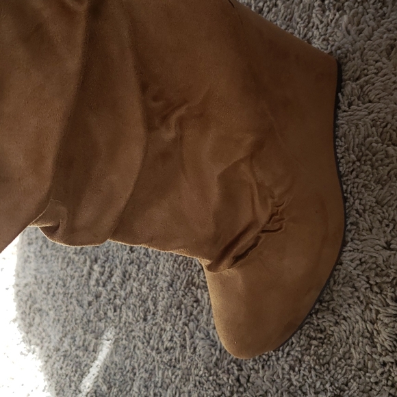 Faux suede camel/tan colored boots - Picture 3 of 6